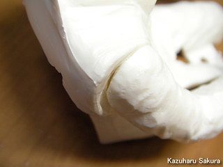 タミヤ ハイラックス・ハイリフト製作記 ～ ドライバー人形の腕の後ろ側が空いている